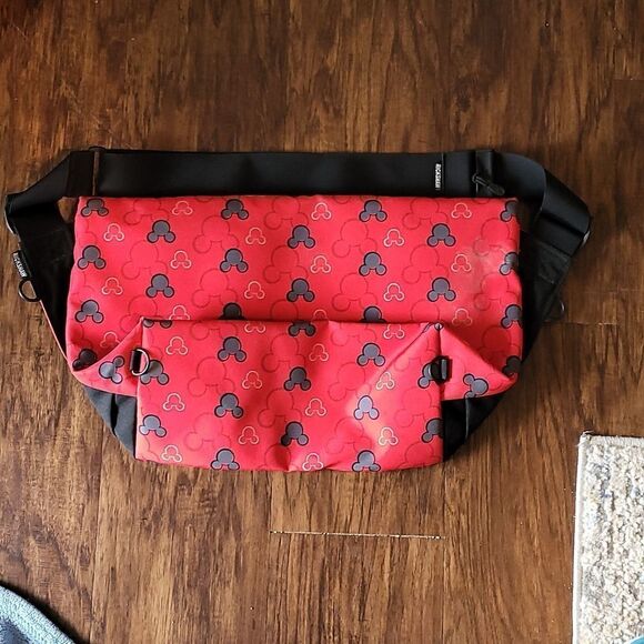 DISNEY Rick Shaw Mickey Mouse Messenger Bag - Picture 2 of 14